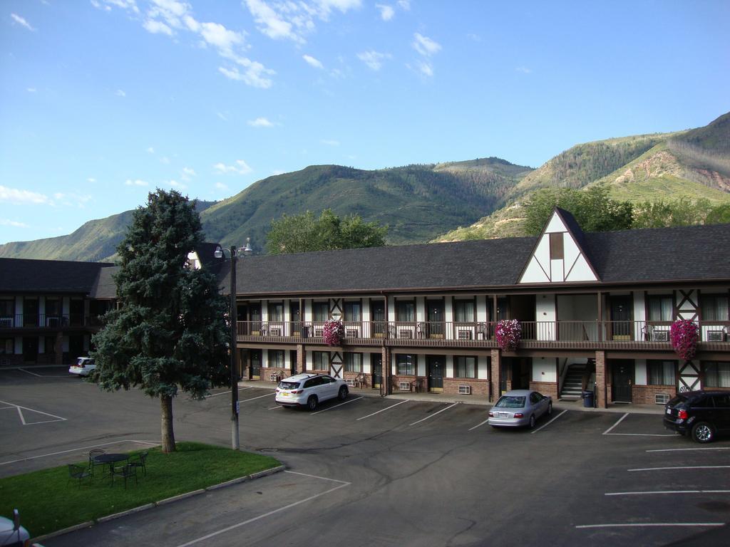 Silver Spruce Inn Glenwood Springs Exterior photo
